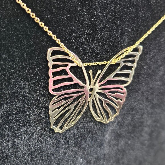 ***Final Sale*** Gold tone filigree butterfly pendant necklace - Picture 6 of 14